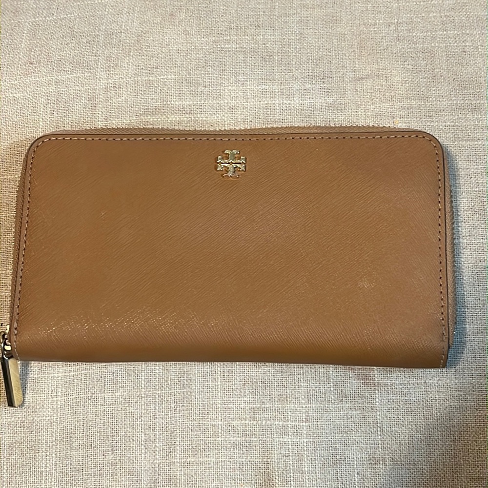 Brown leather Tory Burch wallet